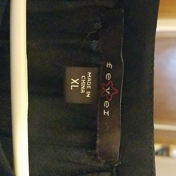 Top - Picture 2 of 4